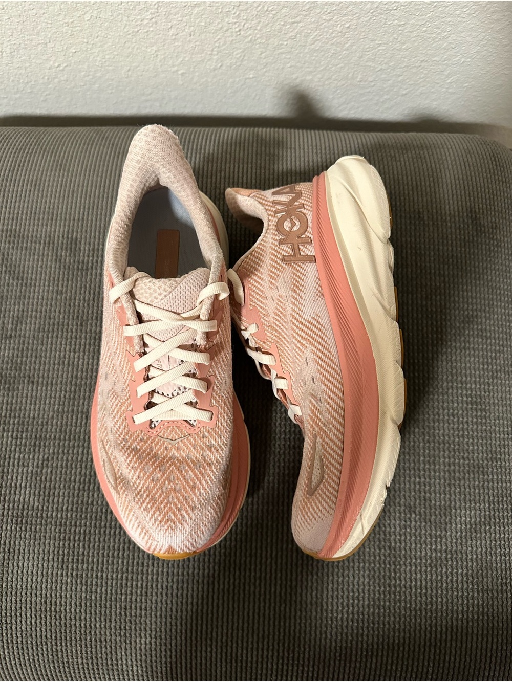 Women's HOKA® Clifton 9 Sneakers Sz 6